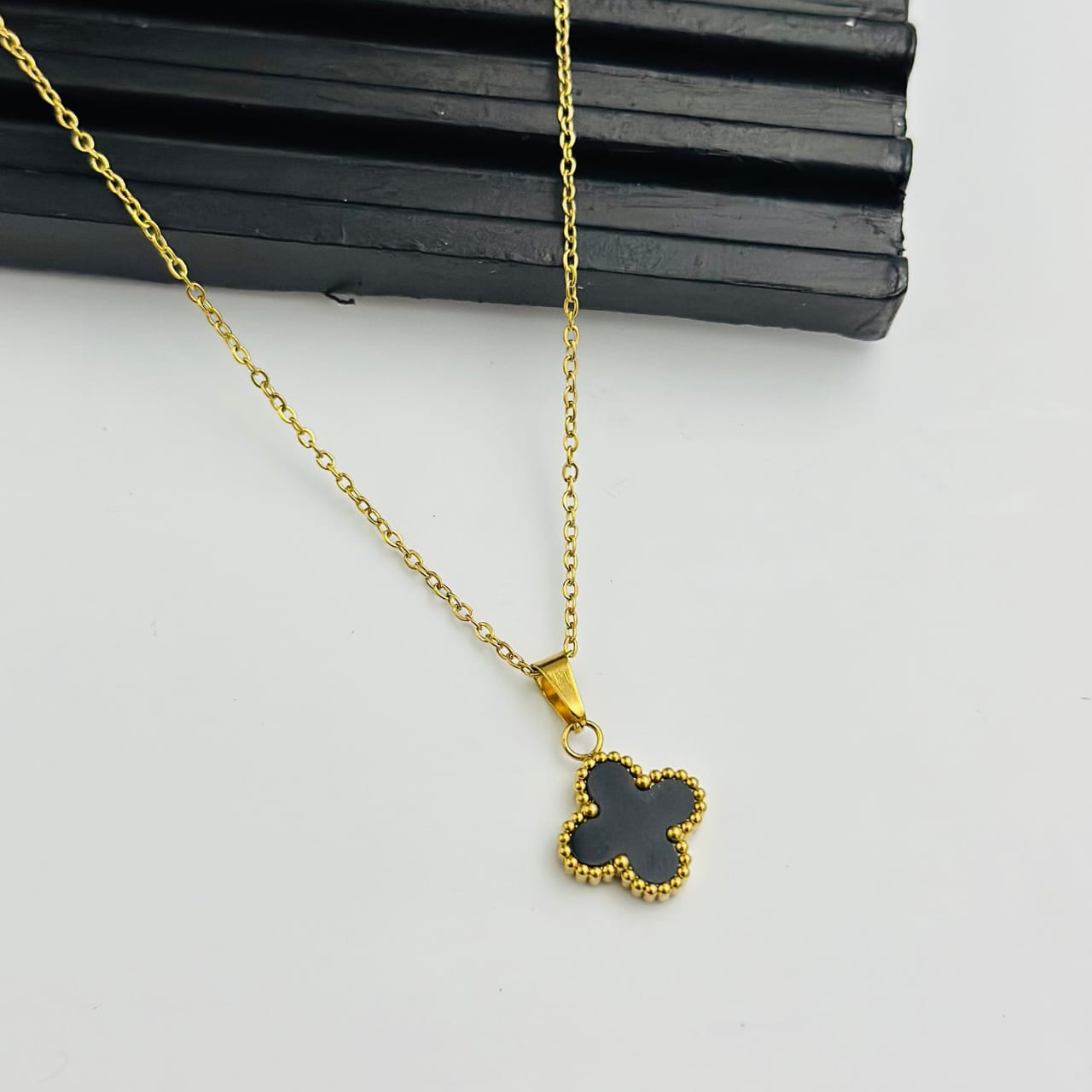 Alhambra-Style Clover Necklace With Ear Rings
