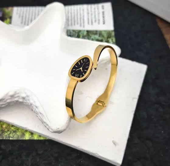 Snake Shape & Noir Watch Dial Handcuff