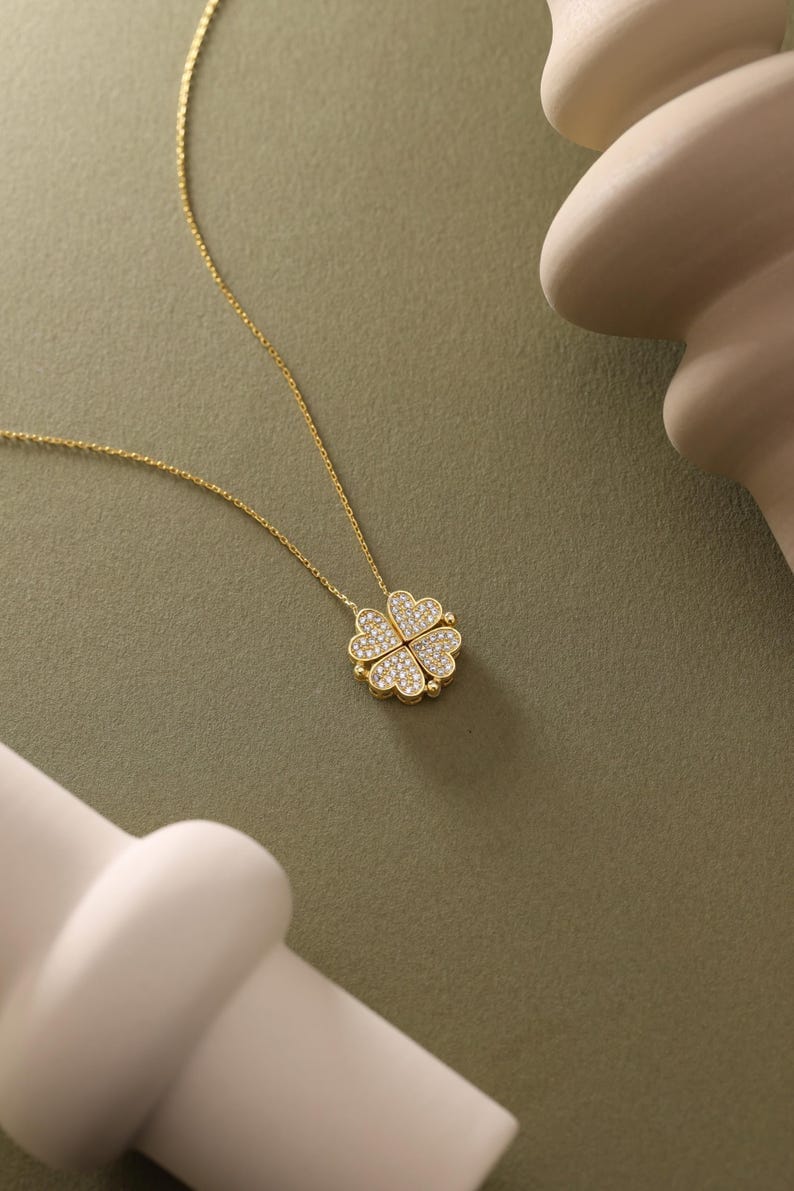Magnetic Four-Leaf Clover Heart Necklace